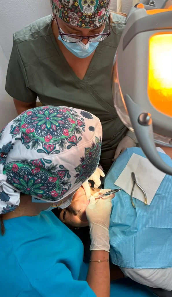 Tratamiento de ortodoncia en el gabinete de ML Clínica Dental